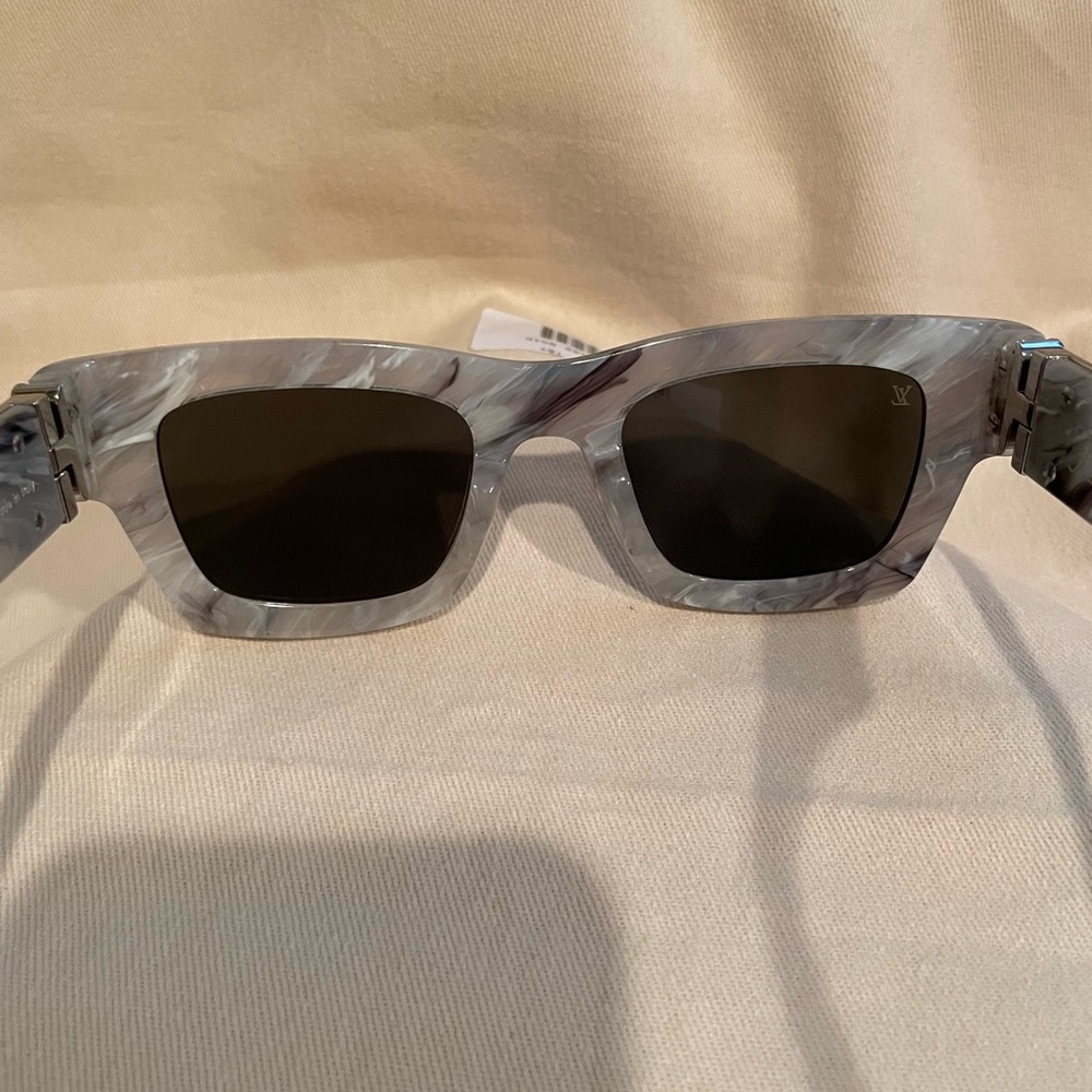 Luis Vuitton “Charleston” Mens Mirrored Sunglasses - Picture 11 of 14